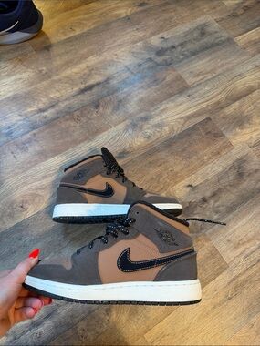 Nike Mid-Top Sneakers in Brown and Black